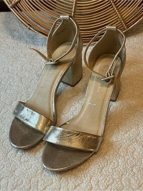 Laundry By Shelli Segal Metallic Gold Block Heel Sandals